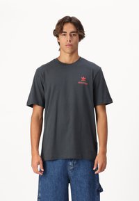 adidas Originals STREET APETIT UNISEX - Μπλουζάκι με στάμπα - carbon