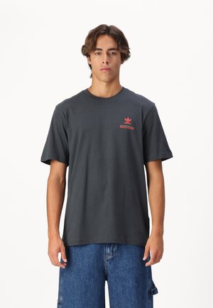 adidas Originals STREET APETIT UNISEX - Nyomott mintás póló - carbon