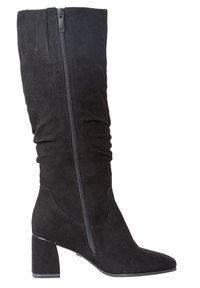 Botte noire en daim jusqu'au genou avec un bout pointu, équipée d'une fermeture éclair latérale et d'un talon épais. La tige présente une texture plissée.