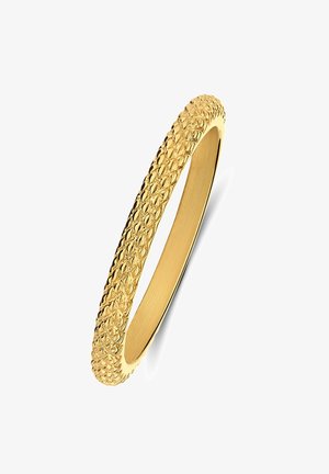 Gouden armband met een getextureerd, verheven patroon op het buitenoppervlak en een gladde binnenafwerking. Slanke, ronde vorm met een gepolijste uitstraling.