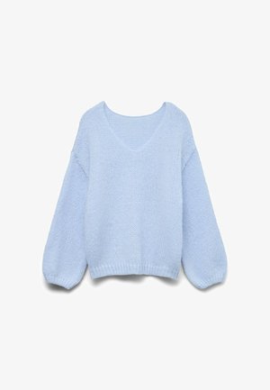 Helevalge tausta ees heleroheline pehme kudumiga kampsun, millel on pikad õhulised varrukad ja sügav V-kaelus.