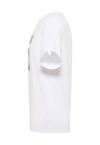 Biała bawełniana koszulka z okrągłym dekoltem, krótkimi rękawami i nadrukiem na przodzie. Gładka faktura, standardowy krój i bez widocznych akcentów.