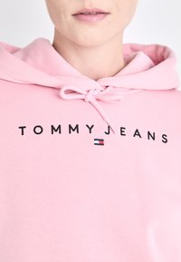 Tommy Jeans LINEAR HOODIE - Felpa - ballet pink