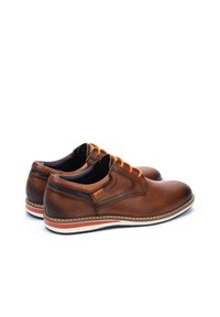 Pikolinos AVILA - Zapatos con cordones - brown