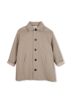 Manteau à manches longues à carreaux beige et marron avec col, quatre boutons foncés, deux poches latérales et poignets intérieurs rayés.