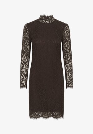 Fekete csipke ruha hosszú, áttetsző ujjal és magas nyakkal. Virágmintával és bojtolt szegéllyel rendelkezik, ami extra textúrát ad.