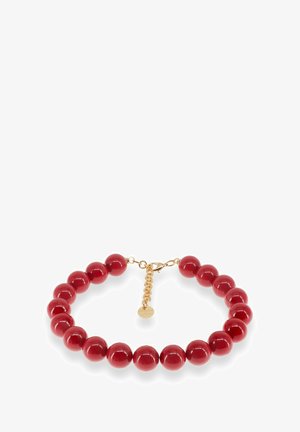 Czerwona bransoletka z koralików z błyszczącymi, okrągłymi koralikami oraz złotym zapięciem z łańcuszkiem z regulacją i małym okrągłym charms.