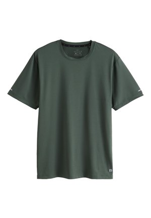T-shirt de sport vert foncé à manches courtes et col rond, avec une texture subtile et de petits détails réfléchissants sur les manches et l’ourlet.