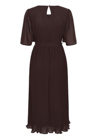 Brązowa sukienka plisowana z krótkimi bufkami, zapięciem w kształcie łezki z tyłu, materiałowym paskiem i falbaniastym dołem. Wykonana z lekkiego, zwiewnego materiału.