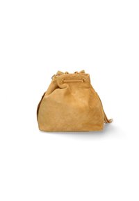 Borsa a secchiello in suede di un color beige chiaro con apertura ristretta, accessori in tonalità dorata e dettagli in frange laterali, che mette in mostra una superficie morbida e textures.