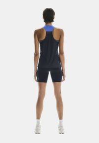 On PERFORMANCE  - Top - zaffre   navy