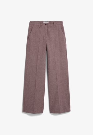 Weite Hosen aus einem gedämpften burgunderfarbenen Stoff mit feiner Textur, seitlichen Taschen und einem einzelnen Knopfverschluss am Bund.