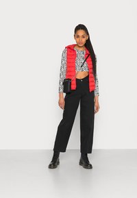 ONLY ONLNEWTAHOE HOOD - Colete - high risk red