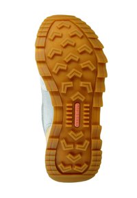 Gummisohle mit einem tiefen Profilmuster, das orangefarbene hexagonale und Zickzack-Designs aufweist; geprägtes "Merrell"-Logo in der Mitte.