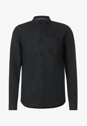 Camisa negra de manga larga con cuello alto, cierre de botones en la parte delantera, un bolsillo en el pecho y una textura suave.