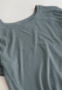 Unselected, charcoal grey