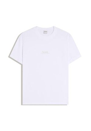 Weißes T-Shirt mit kurzen Ärmeln und Rundhalsausschnitt, mit dezentem Logotext mittig auf der Brust, vor einem schlichten weißen Hintergrund präsentiert.