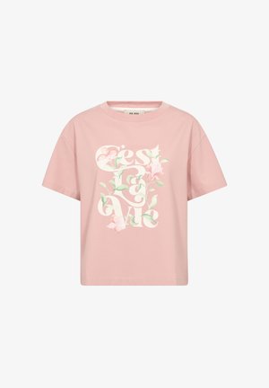 Rosa T-Shirt mit kurzen Ärmeln, vorne mit weißem Text "C'est la vie" sowie mit zarten rosa Blumen und grünen Blättern verziert.