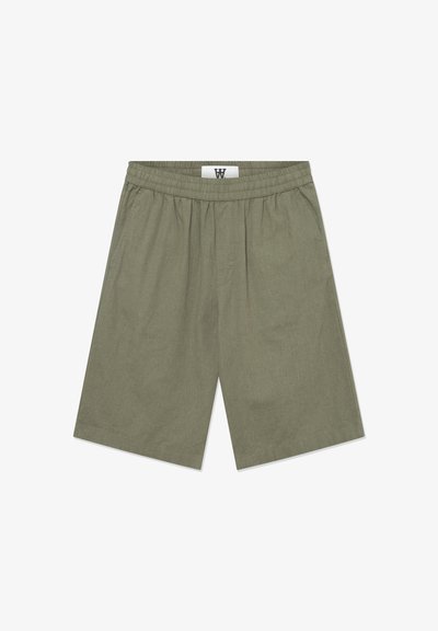 Șorturi de culoare verde oliv, fabricate dintr-un material ușor. Au un brâu elastic și o croială lejeră, cu o textură netedă și fără buzunare vizibile.