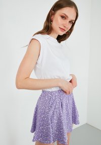 LELA Pamata T-krekls - white