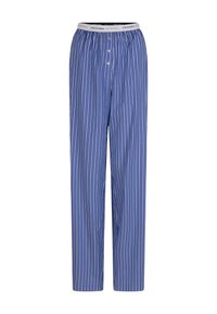 Un pantalon de pyjama rayé bleu et blanc avec une coupe ample, une taille élastique et une patte de boutonnage à trois boutons. Tissu en coton lisse.