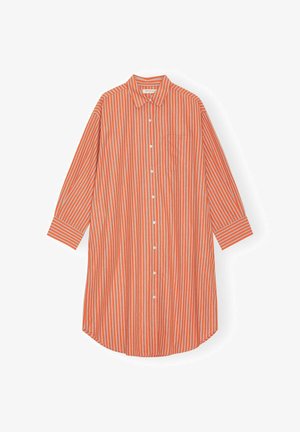 Langærmet skjortekjole med knapper foran, hvide og orange lodrette striber og en brystlomme, lagt fladt på hvid baggrund.