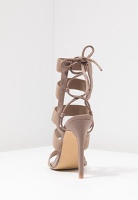 Public Desire Sandali con tacco - taupe