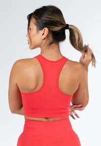 Smilodox AMAZE PRO RACERBACK BH - Sport-bh met medium support - rot