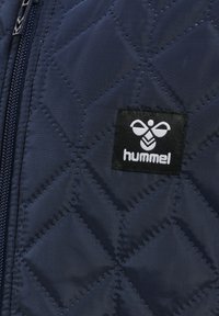 Hummel HMLKULE THERMO - Weste - black iris