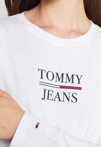 Tommy Jeans Långärmad tröja - white