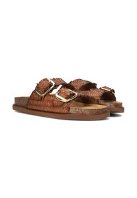 Bruine geweven sandalen met twee verstelbare gouden gespen, kurken voetbed, platte zool en gestructureerde banden. Geschikt voor casual gebruik.