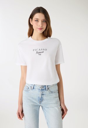 - T-shirt z nadrukiem