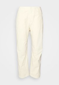 Pantalons beiges, longueur genou, avec une coupe ample, poches latérales, taille élastique et tissu lisse et léger. Design simple sans motifs.