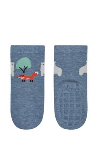 Baumwollsocken in blaue Farbe mit Designs von einem roten Fuchs und einem Eisbär. Die Sohlen haben ein Gummi-Grip-Muster für besseren Halt.