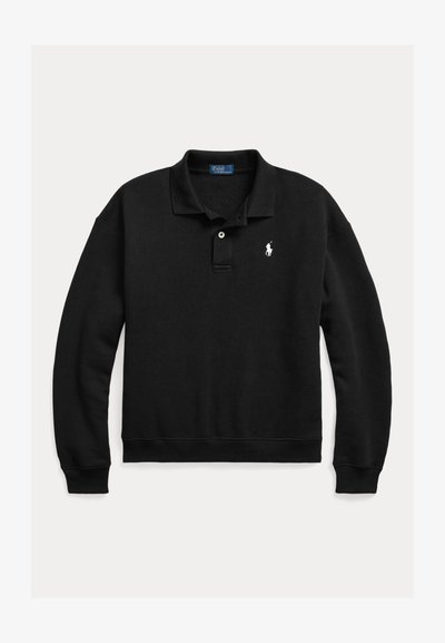 Fekete hosszú ujjú galléros póló két gombbal, bal oldalon egy kis fehér hímzett ló logóval.