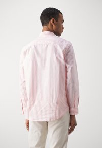 Levi's® AUTHENTIC BUTTON DOWN - Shirt - pink icing