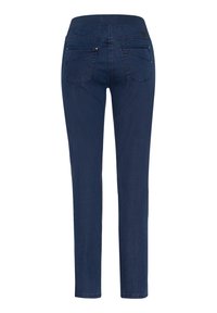 Jeans in denim blu scuro con una texture liscia, design a cinque tasche e gamba affusolata. Presentano una vita larga per il massimo comfort.