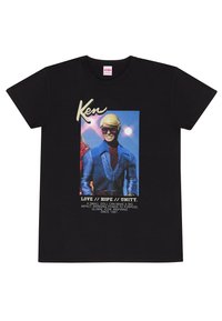 Schwarzes T-Shirt mit einem Grafikdesign von einer Ken-Puppe in einem blauen Outfit mit Sonnenbrille. Der Text beinhaltet "LIEBE // HOFFNUNG // EINHEIT" und zusätzliche Details darunter.