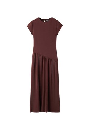 Vestido midi marrón de manga corta con escote redondo, costura asimétrica en la cintura y detalle de falda fruncida.