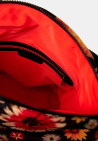 Desigual Axelremsväska - black