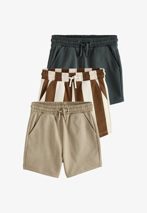 Trzy pary szortów z elastycznym pasem: jedne w jednolitym ciemnoszarym kolorze, jedne beżowe oraz jedne w pionowe brązowo-białe paski, wszystkie z kieszeniami z przodu.