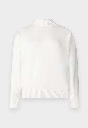 Weißer Strickpullover mit einem gerippten hohen Kragen und geripptem Saum. Lange Ärmel bis zum Handgelenk. Glatte Textur und lockere Passform.