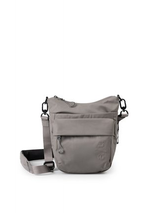 Borsa a tracolla grigia con tracolla regolabile, tasca frontale con zip e logo impresso nell'angolo in basso a destra.