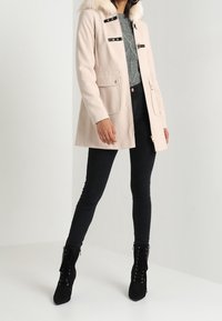 Miss Selfridge Kort kappa / rock - beige