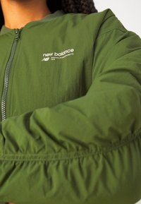 New Balance LINEAR HERITAGE - Giubbotto Bomber - kombu