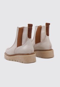 Sandra Fontán BADULES - Botines de cuña - beige