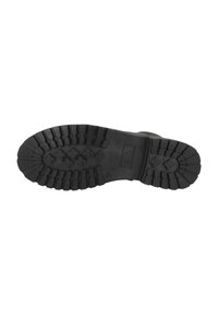 Schwarze Gummistiefelsohle mit einem robusten Profil, das tiefe Rillen und hexagonale Formen für Traktion und Stabilität aufweist.