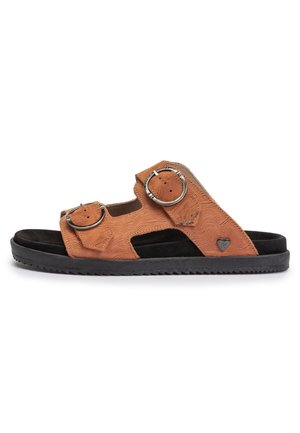 MARLI  - Sandalias planas - orange