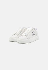 Calvin Klein Jeans CHUNKY CUPSOLE LACEUP MON - Zapatillas - bright white/pastel lilac