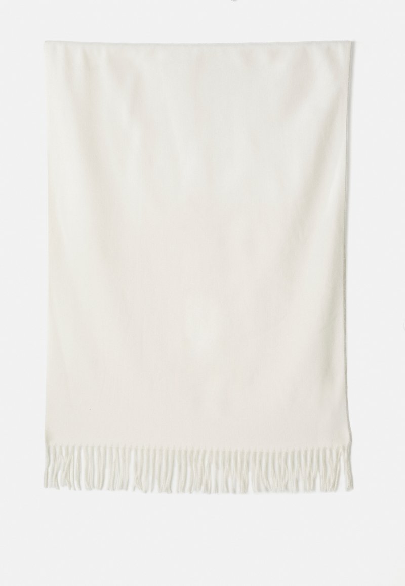 Écharpe blanche et douce avec une texture lisse, dotée de détails à franges en bas. Forme rectangulaire adaptée pour envelopper ou superposer.